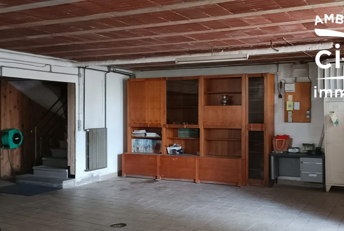 Maison à Viverols avec grand parc arboré à vendre - Projet de rénovation 