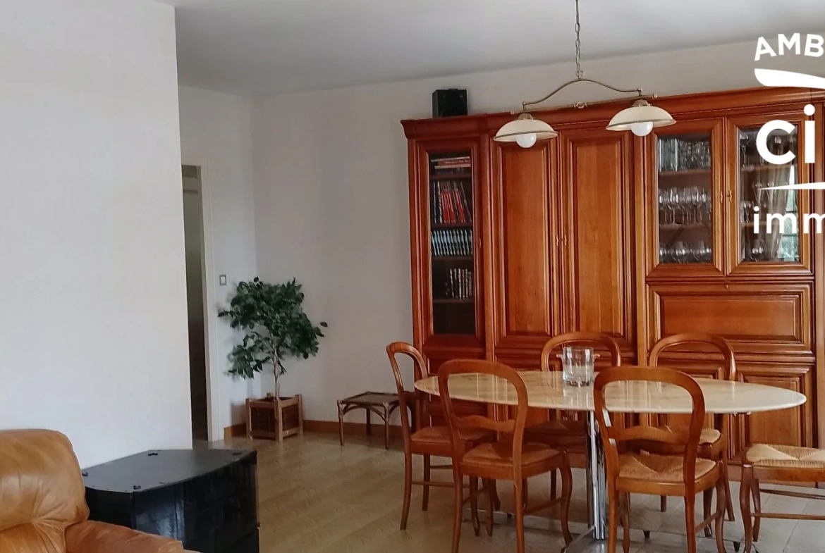 Maison à Viverols avec grand parc arboré à vendre - Projet de rénovation 