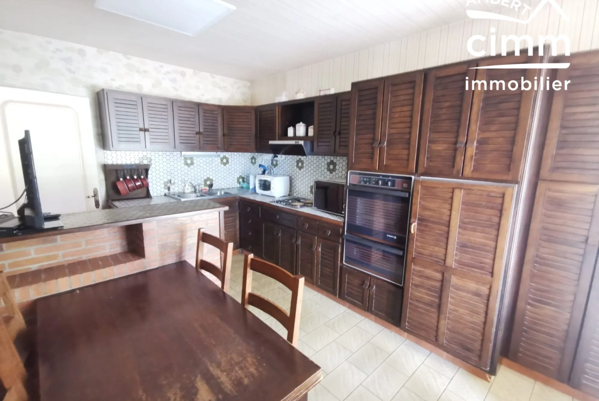Maison à Viverols avec grand parc arboré à vendre - Projet de rénovation 