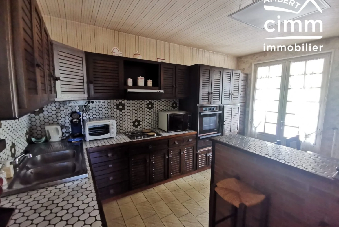 Maison à Viverols avec grand parc arboré à vendre - Projet de rénovation 