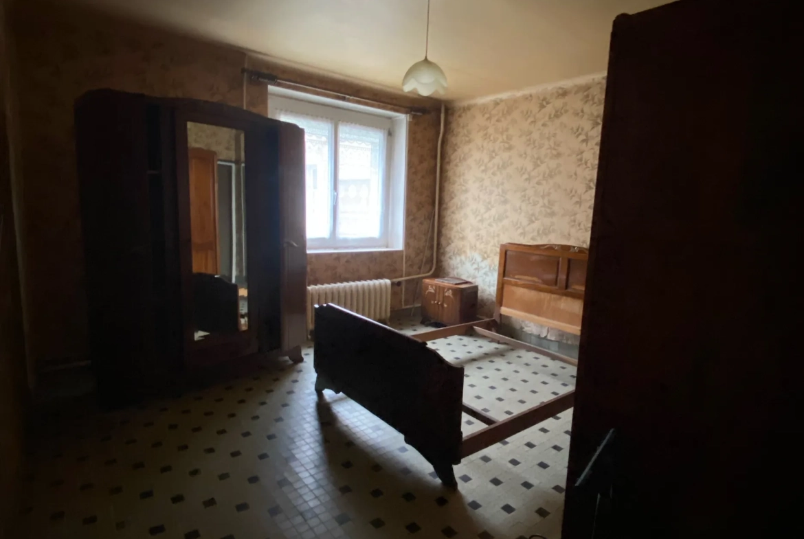 Maison à vendre à Poilly lez Gien avec 2 chambres et terrain clos 