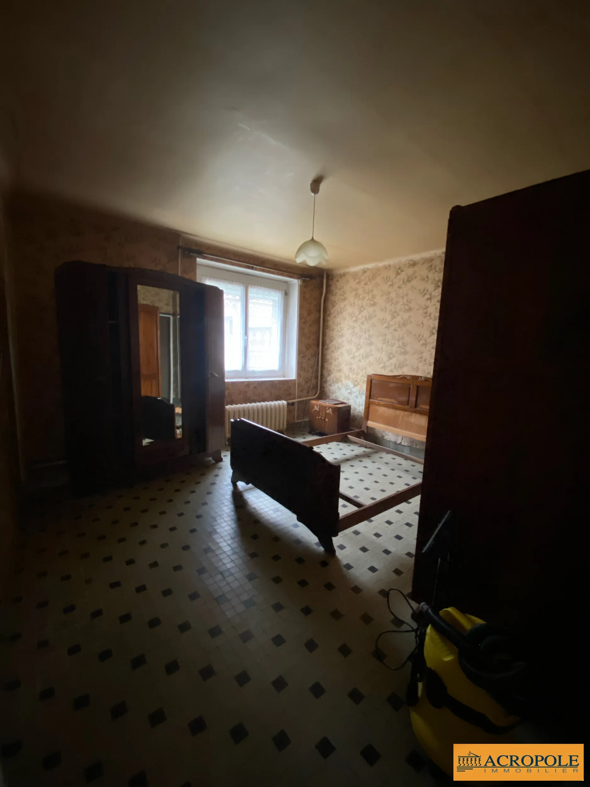 Maison à vendre à Poilly lez Gien avec 2 chambres et terrain clos 