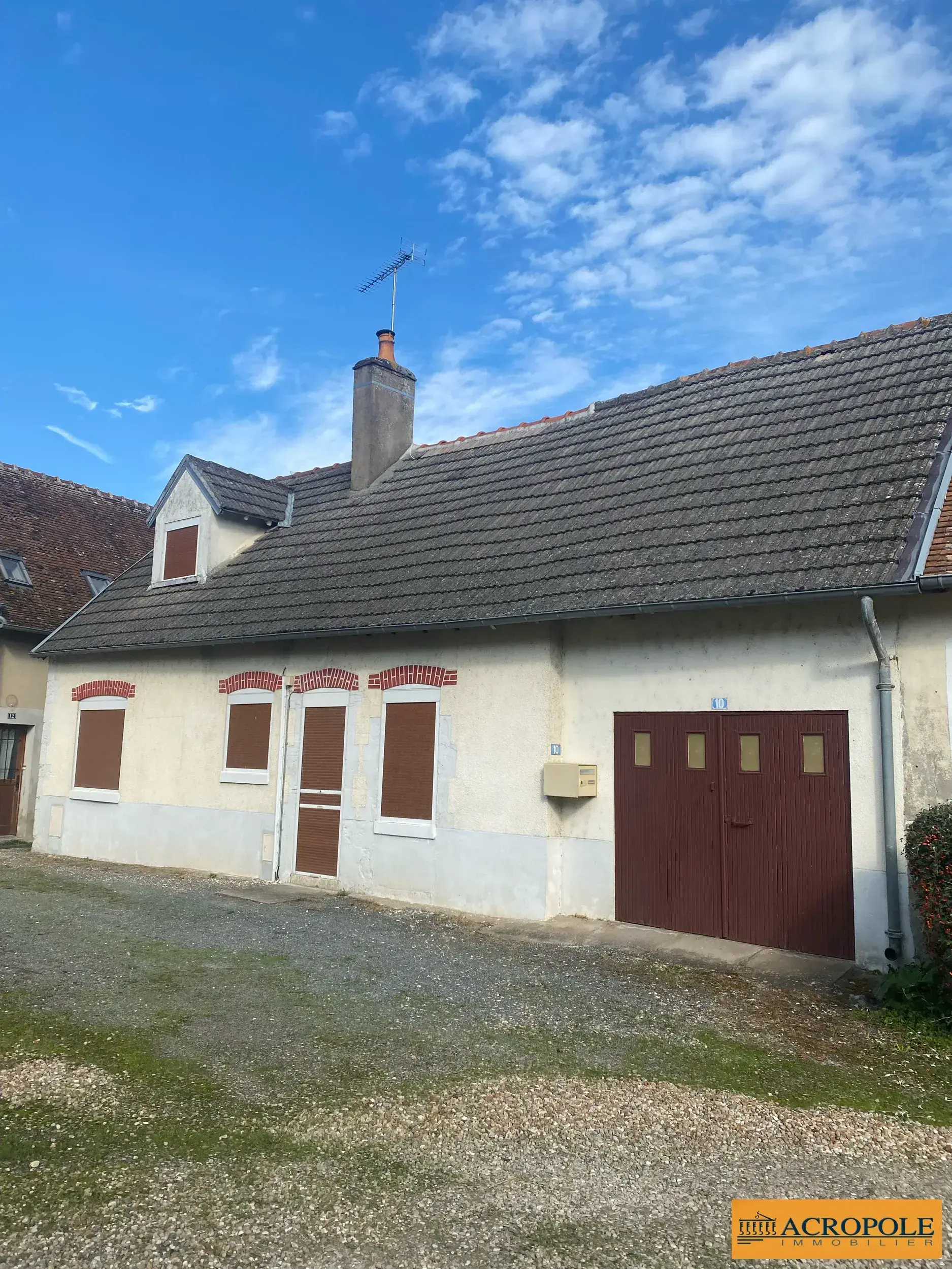 Maison à vendre à Poilly lez Gien avec 2 chambres et terrain clos 