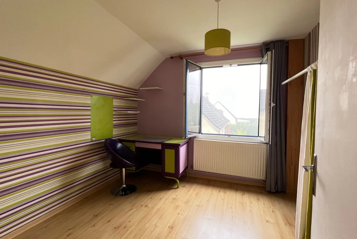 Belle maison familiale avec jardin à Aumale, 5 chambres, garage et grande terrasse 