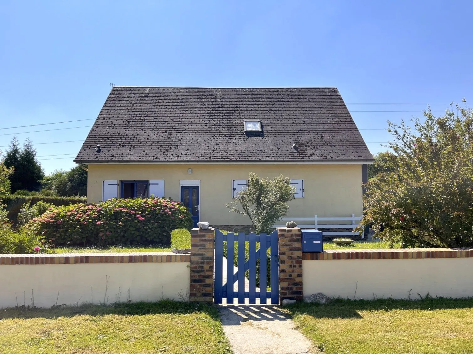 Belle maison familiale avec jardin à Aumale, 5 chambres, garage et grande terrasse 
