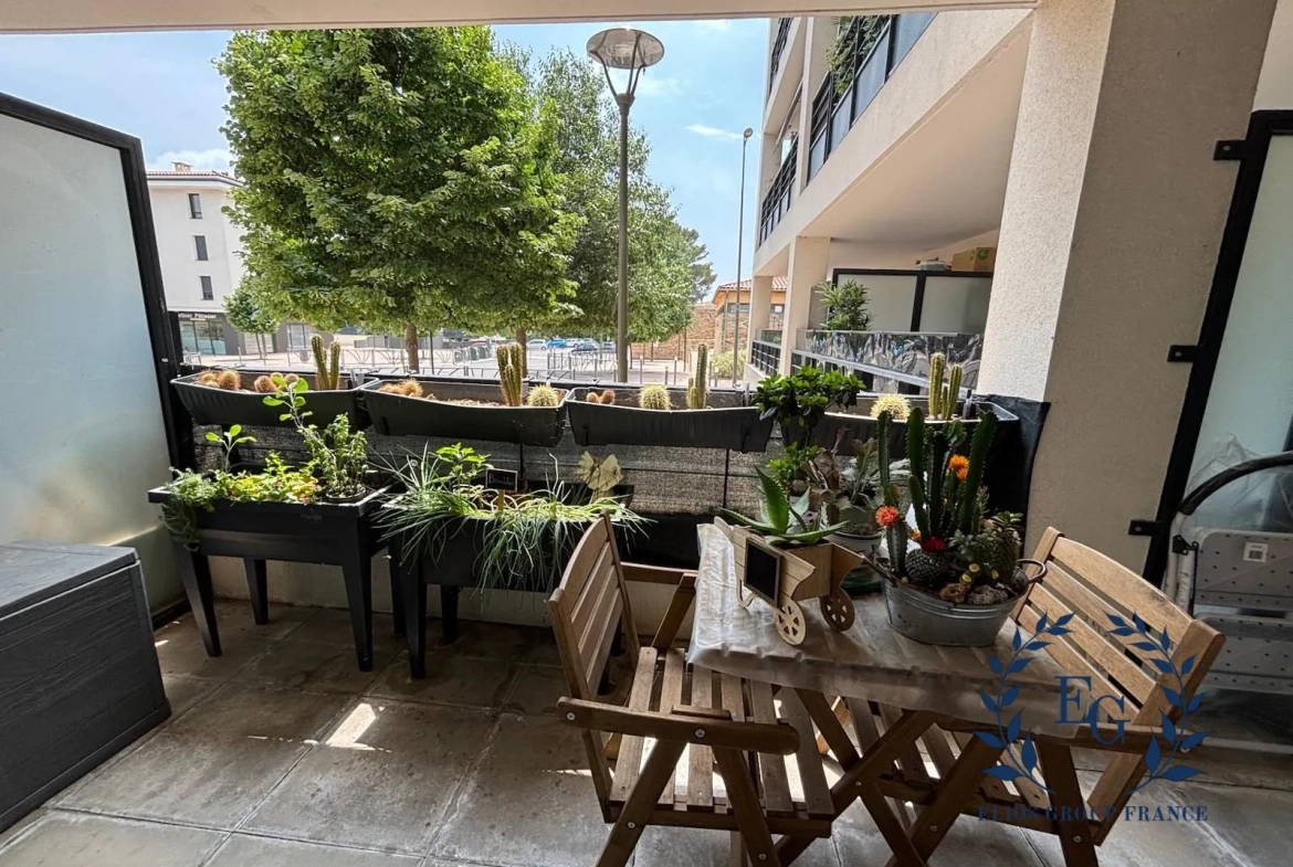 Charmant T2 avec terrasse et parking à Cuers, résidence moderne 2013 