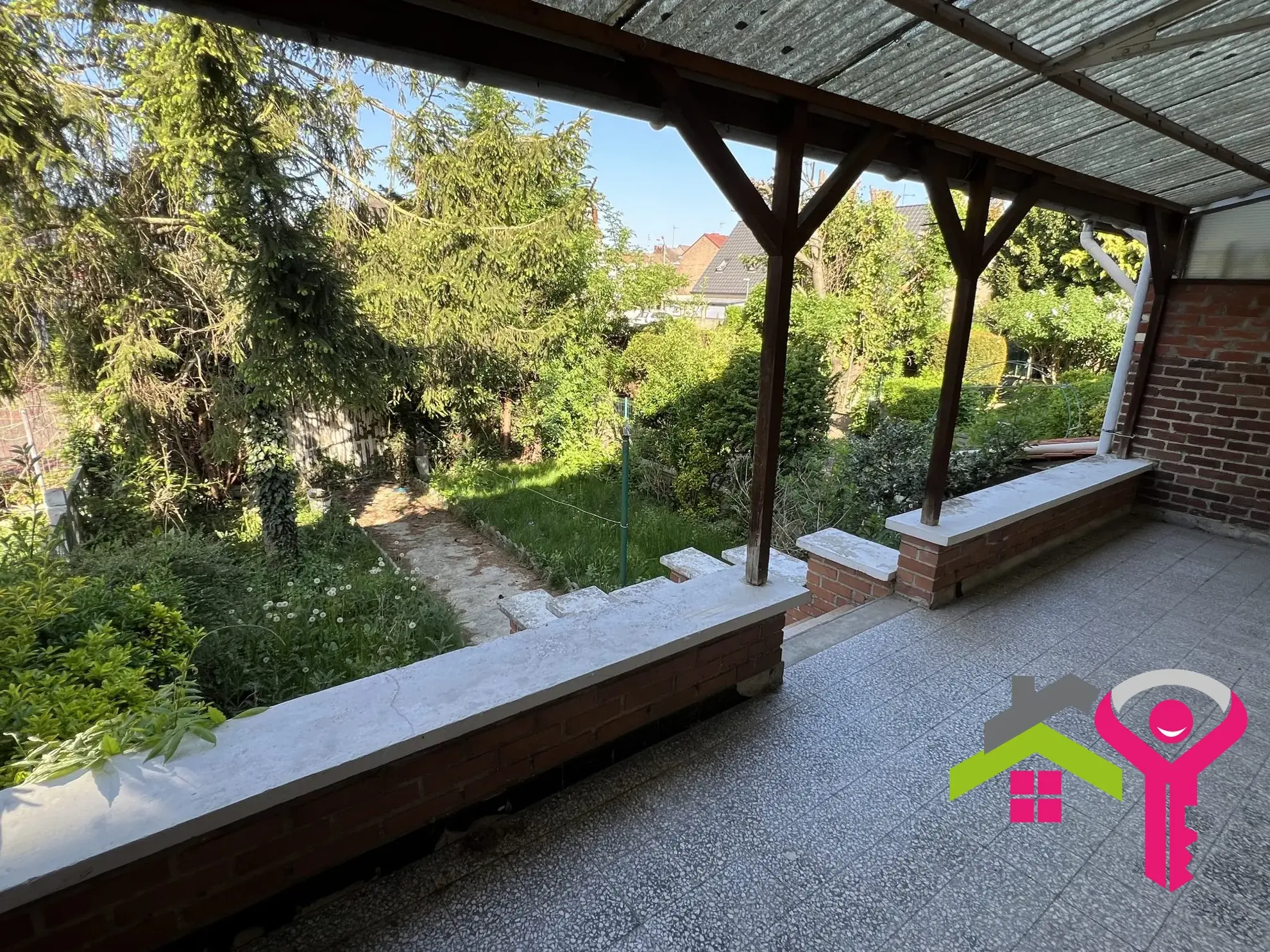 Maison lumineuse avec garage, jardin et terrasse à Denain 