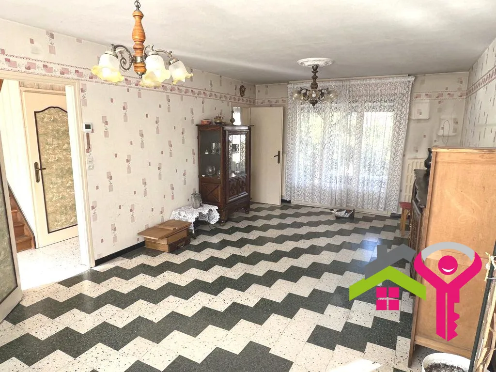Maison lumineuse avec garage, jardin et terrasse à Denain 