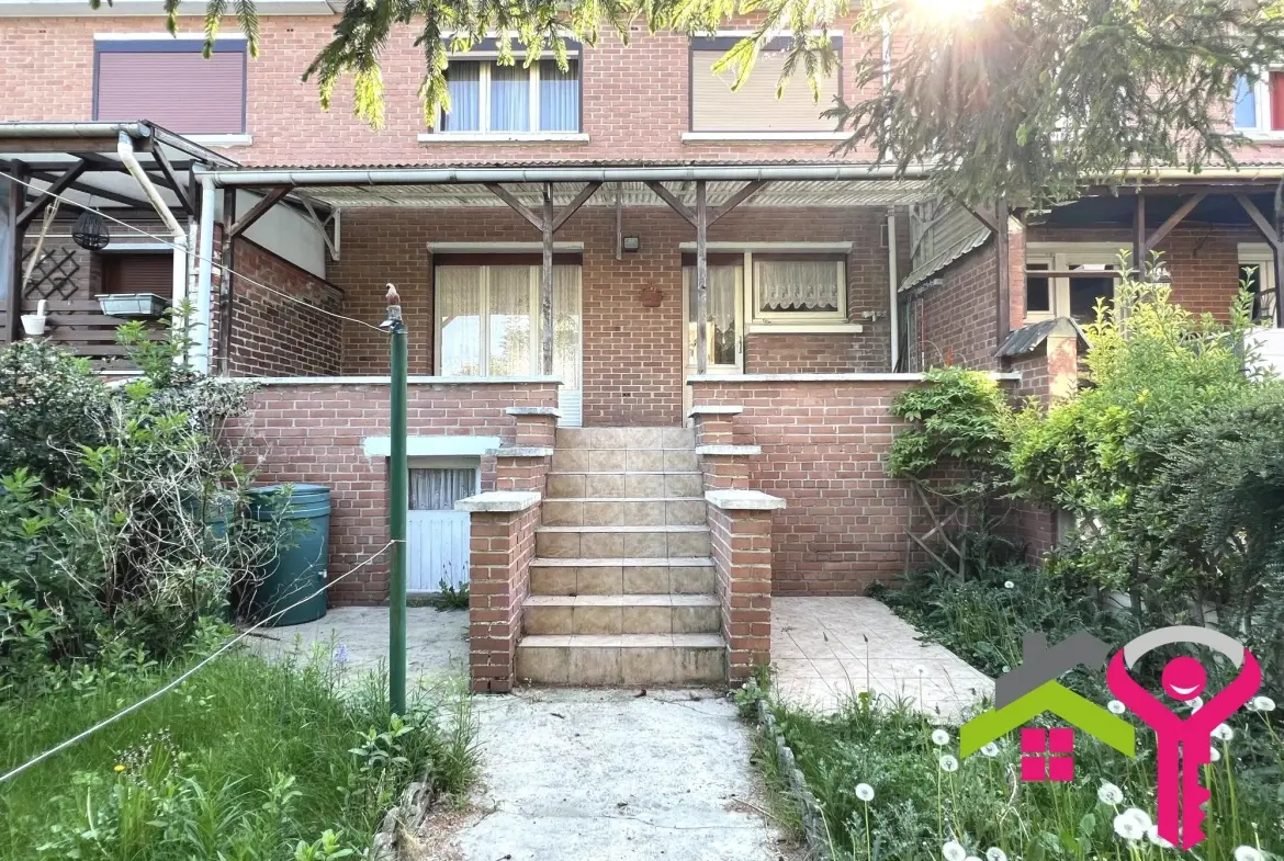 Maison lumineuse avec garage, jardin et terrasse à Denain 