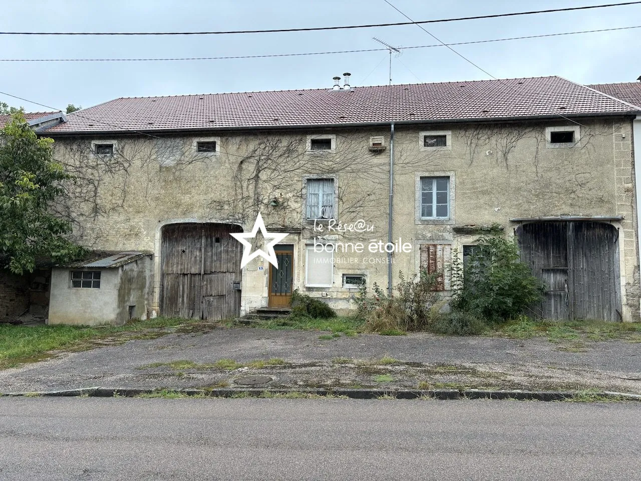 Ferme à rénover de 220 m² avec terrain à Ozières (52700) - Opportunité rare 
