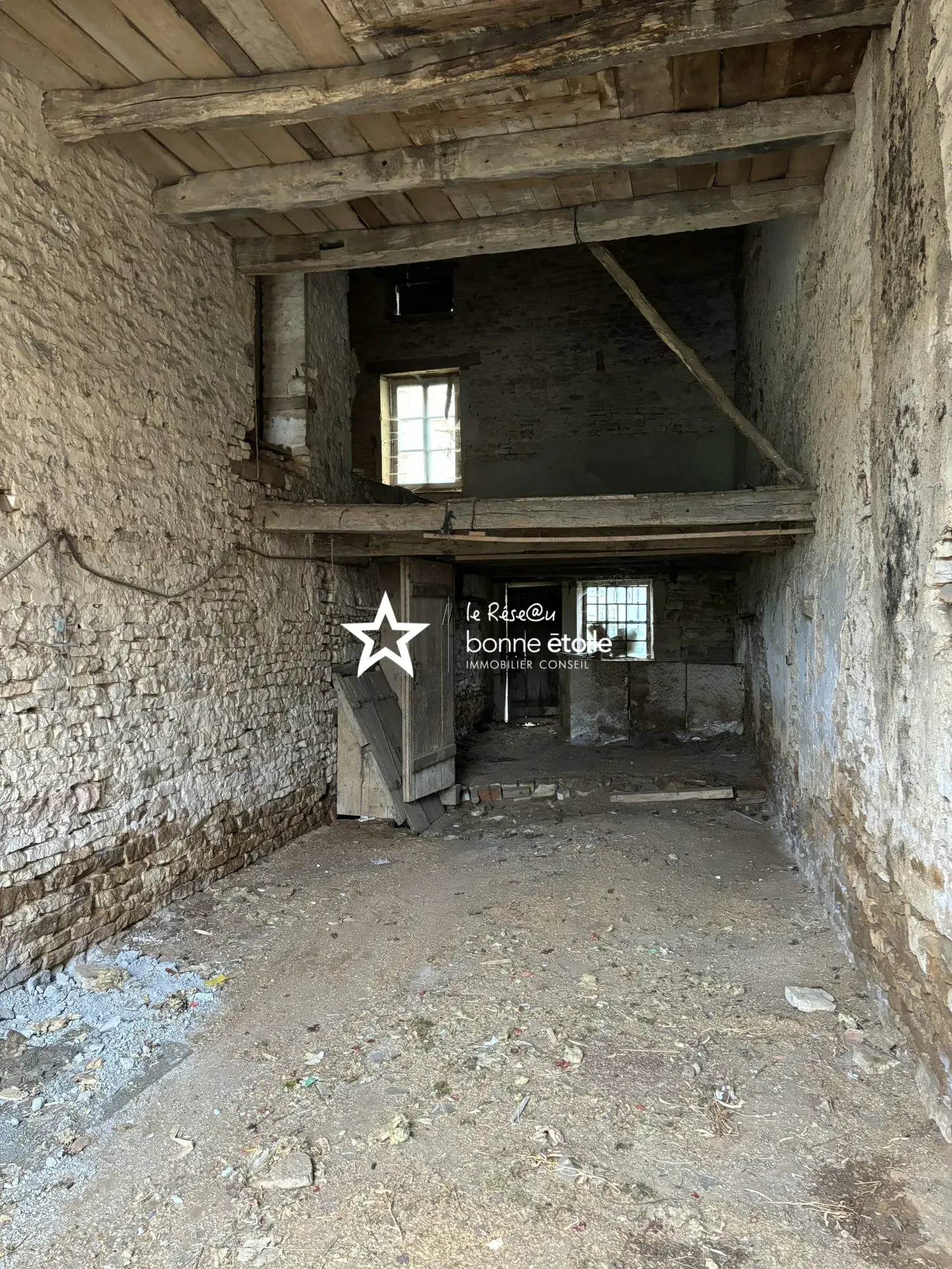 Ferme à rénover de 220 m² avec terrain à Ozières (52700) - Opportunité rare 