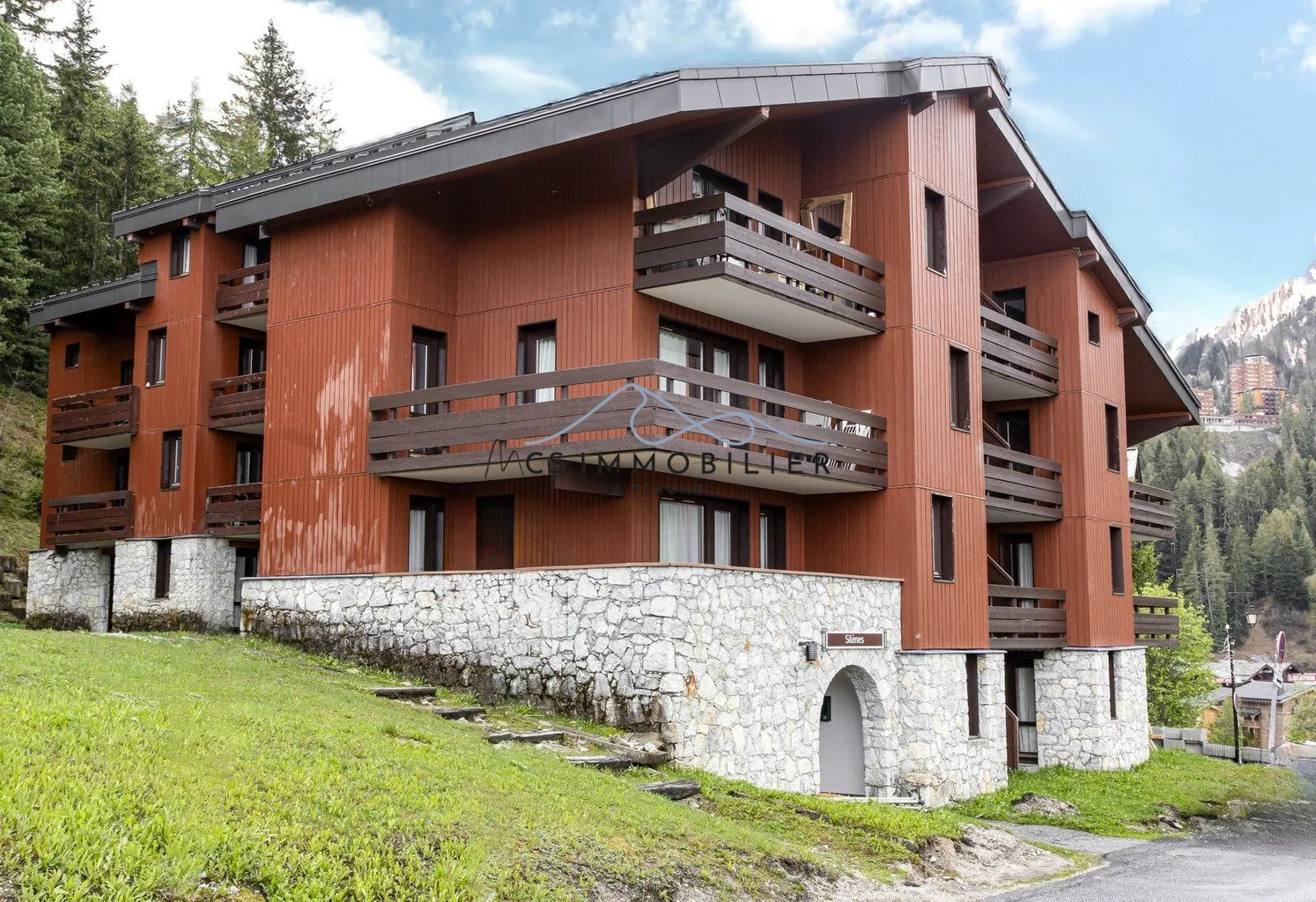 Studio divisible à Plagne 1800 dans résidence de standing avec vue montagne 
