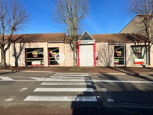 Local commercial ou bureau à vendre à Talmont Saint Hilaire - Grande visibilité et parking 