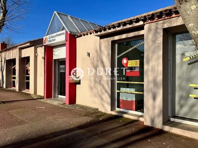 Local commercial ou bureau à vendre à Talmont Saint Hilaire - Grande visibilité et parking 