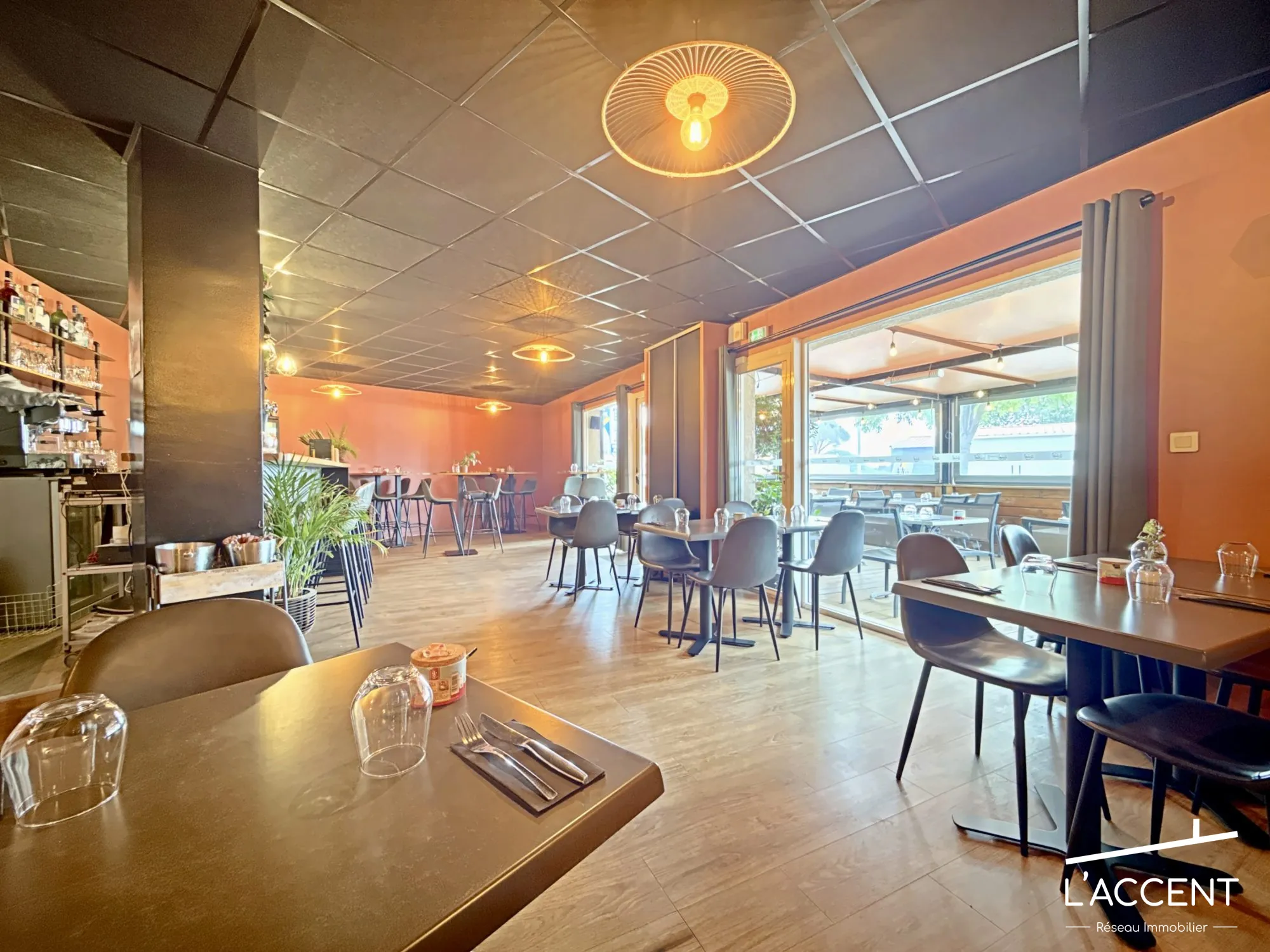 Fonds de commerce restaurant à Castries idéal pour reprise immédiate 
