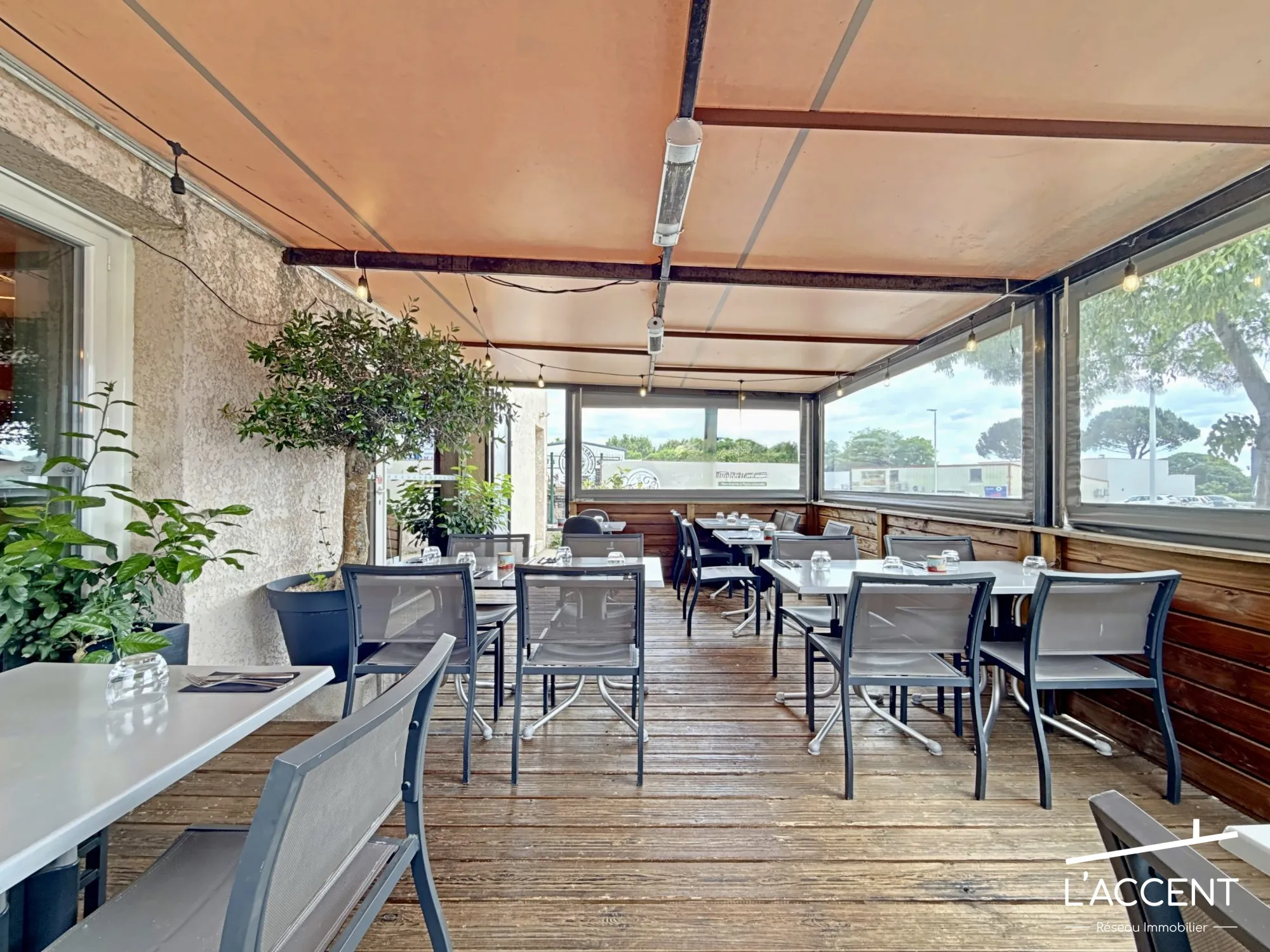 Fonds de commerce restaurant à Castries idéal pour reprise immédiate 