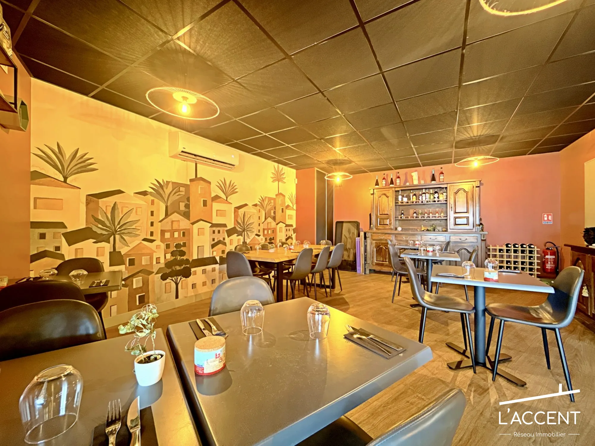 Fonds de commerce restaurant à Castries idéal pour reprise immédiate 