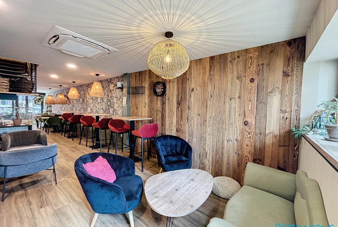 Fonds de commerce d'un salon de thé à Tarare, emplacement idéal avec terrasse 