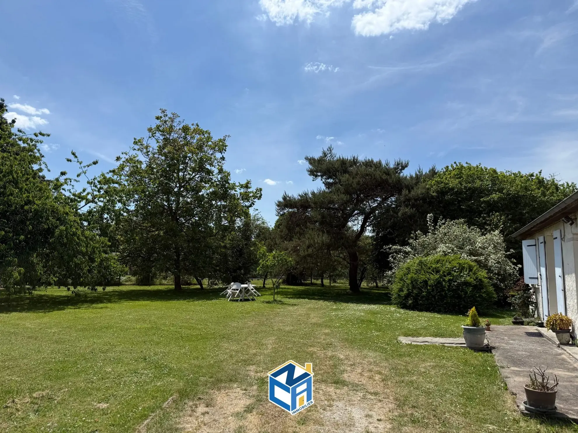 Appartement F2 de 57 m² à Cergy Les 12 Colonnes avec parking, cave et balcon 