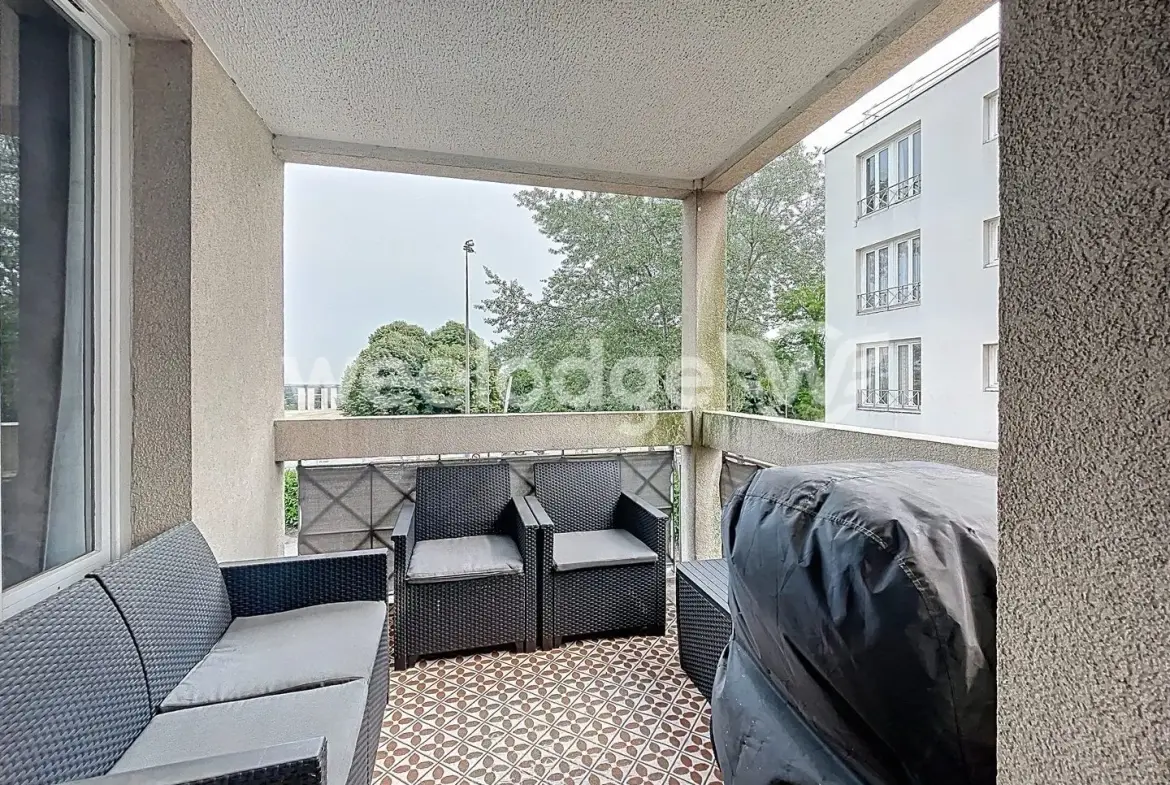 Appartement F2 de 57 m² à Cergy Les 12 Colonnes avec parking, cave et balcon 