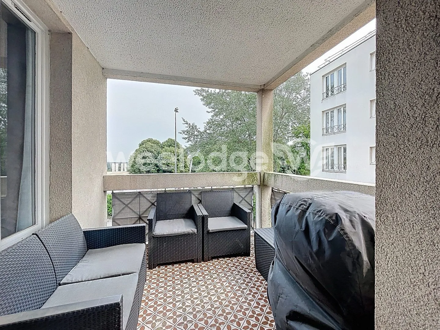 Appartement F2 de 57 m² à Cergy Les 12 Colonnes avec parking, cave et balcon 