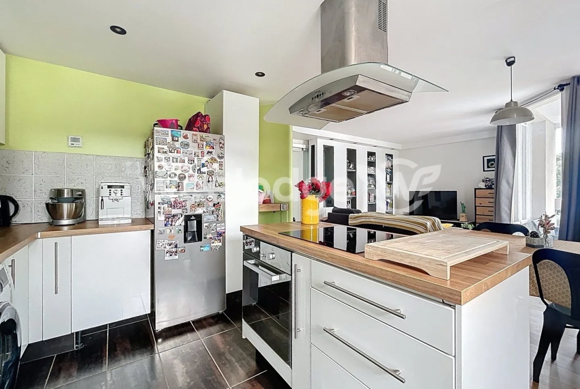 Appartement F2 de 57 m² à Cergy Les 12 Colonnes avec parking, cave et balcon 