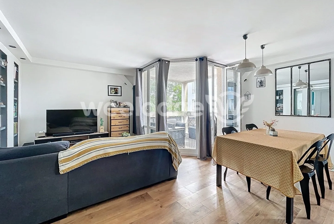 Appartement F2 de 57 m² à Cergy Les 12 Colonnes avec parking, cave et balcon 