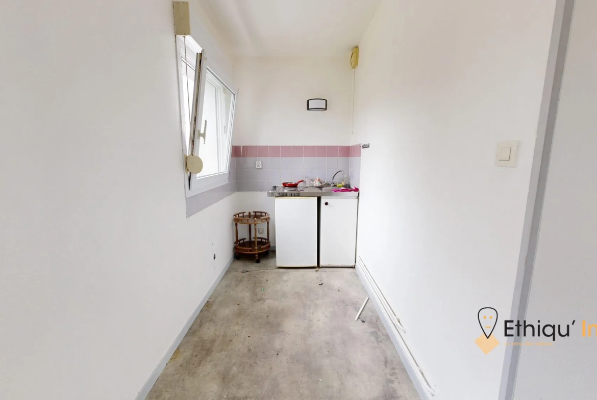 A vendre appartement 2 pièces lumineux avec balcon à Strasbourg Montagne Verte 