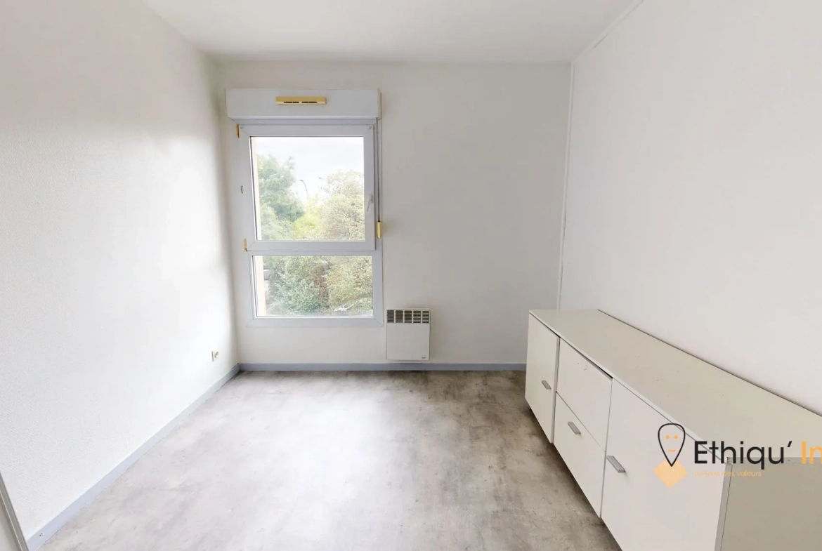A vendre appartement 2 pièces lumineux avec balcon à Strasbourg Montagne Verte 