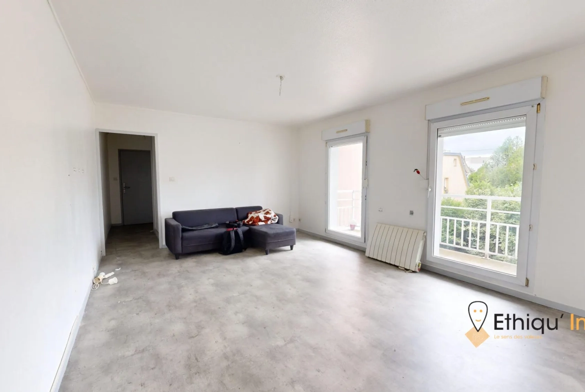 A vendre appartement 2 pièces lumineux avec balcon à Strasbourg Montagne Verte 