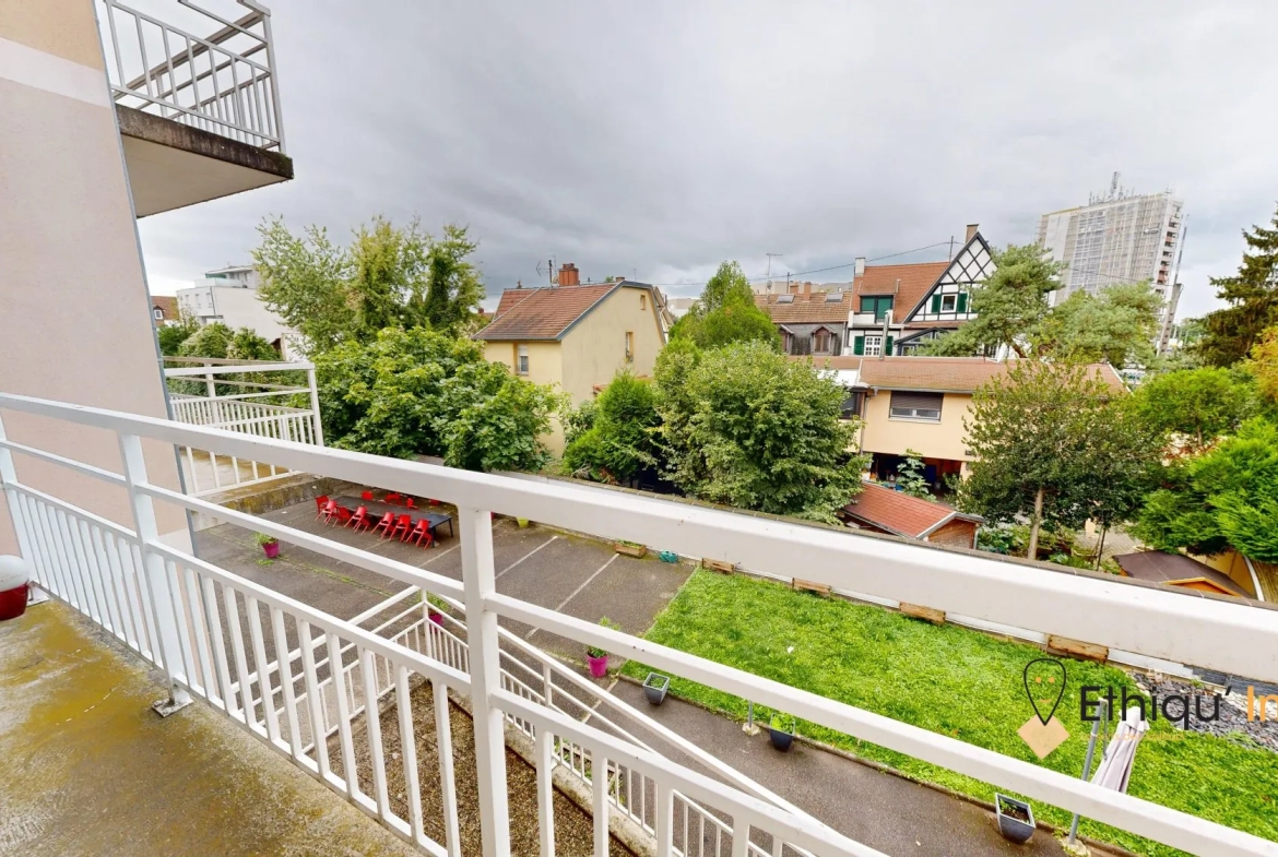 A vendre appartement 2 pièces lumineux avec balcon à Strasbourg Montagne Verte 