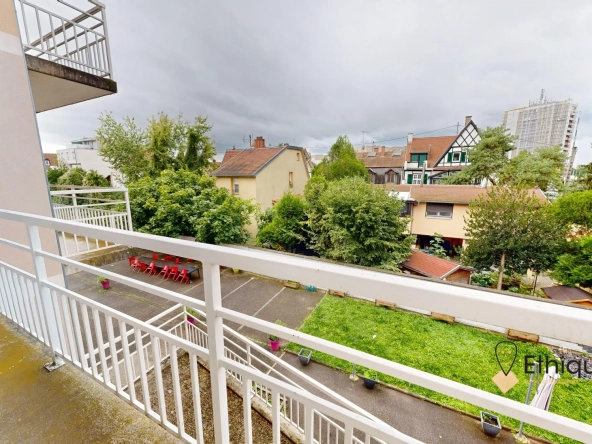 A vendre appartement 2 pièces lumineux avec balcon à Strasbourg Montagne Verte