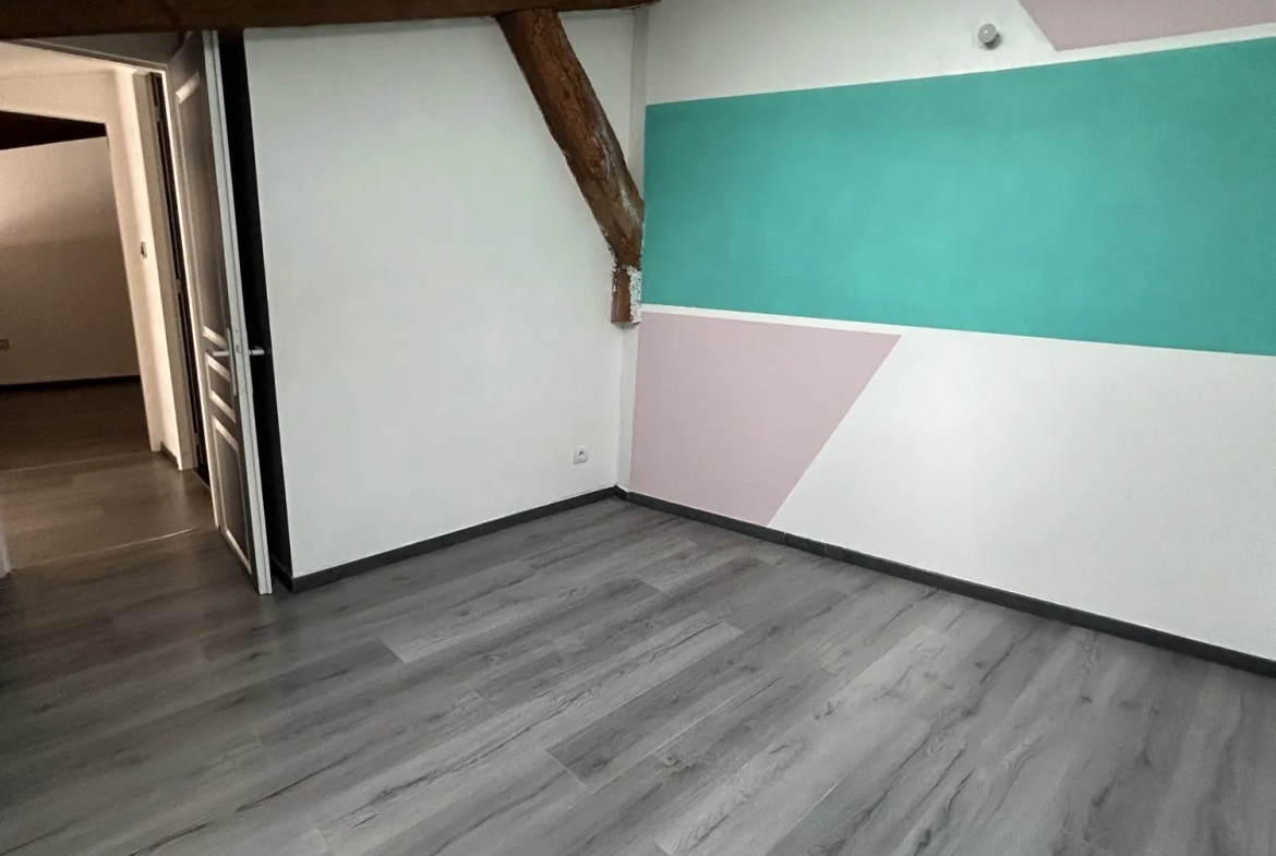 Appartement rénové de 60 m² à vendre au cœur de Privas - Garage et revenu locatif 