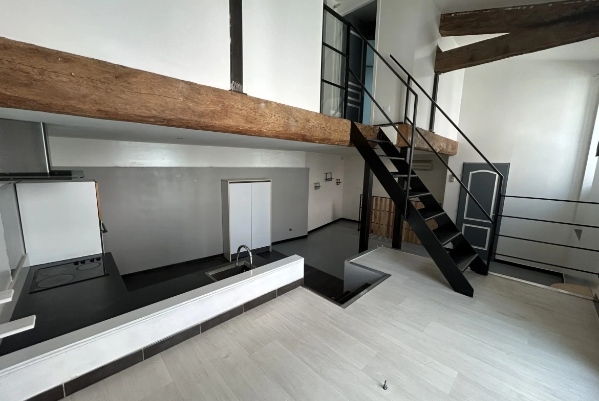 Appartement rénové de 60 m² à vendre au cœur de Privas - Garage et revenu locatif 