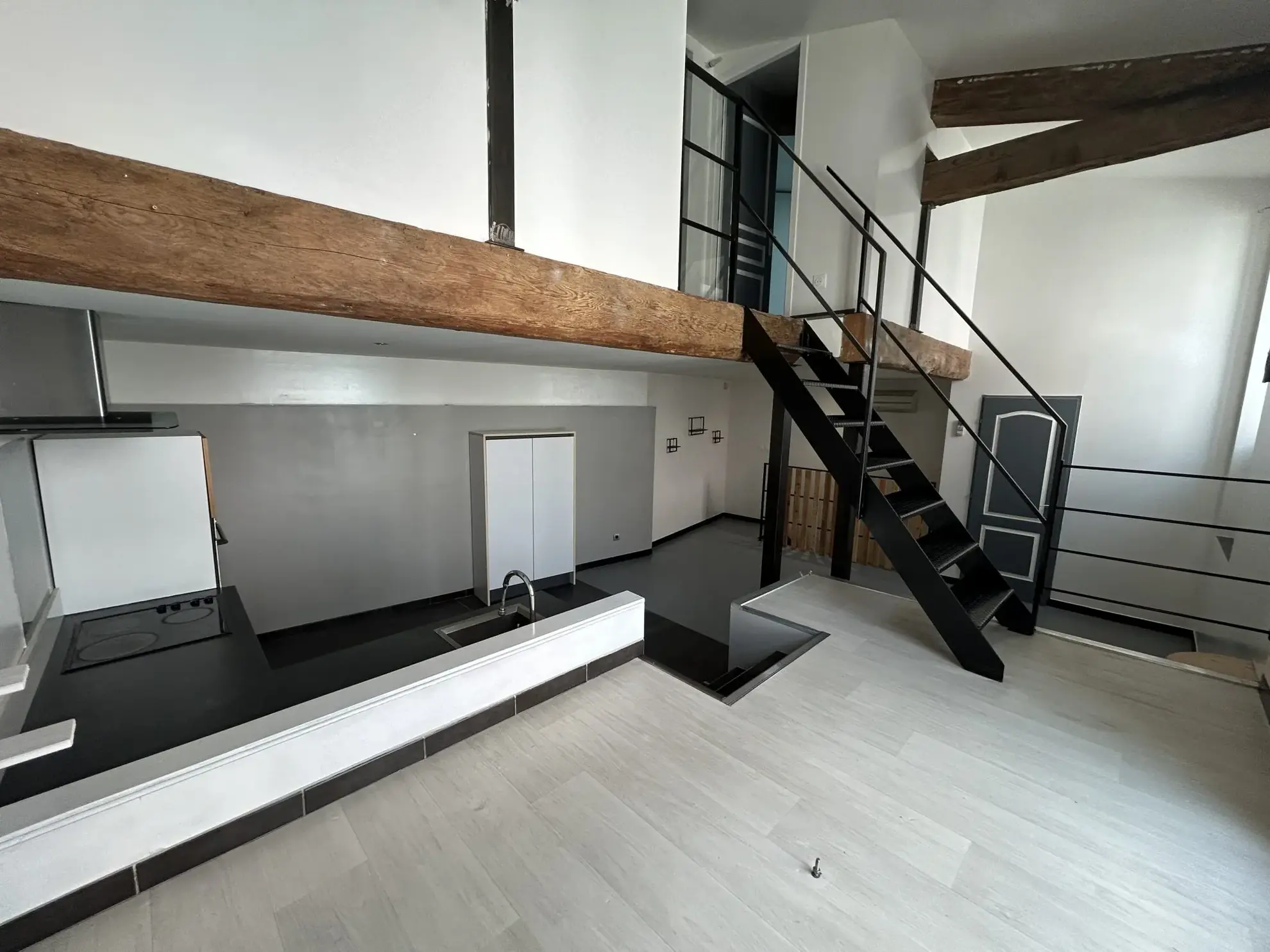 Appartement rénové de 60 m² à vendre au cœur de Privas - Garage et revenu locatif 