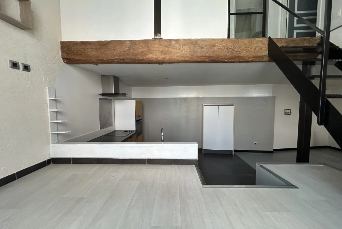 Appartement rénové de 60 m² à vendre au cœur de Privas - Garage et revenu locatif 