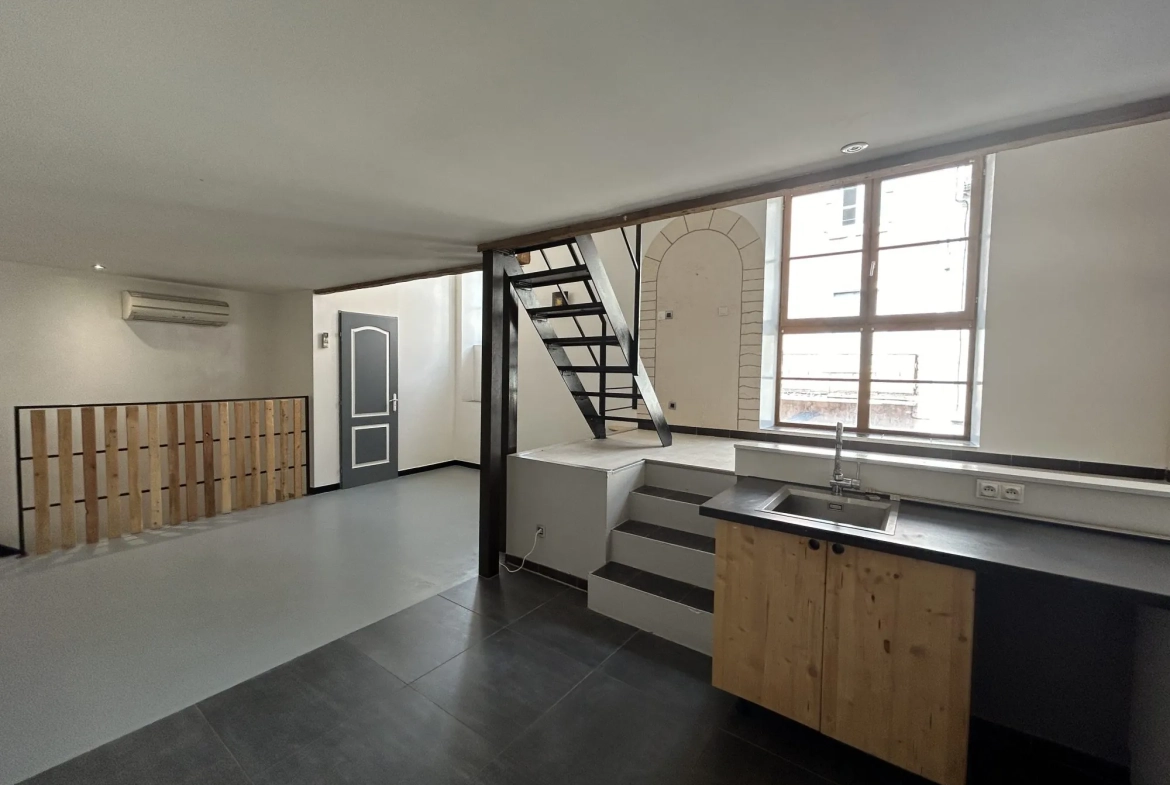 Appartement rénové de 60 m² à vendre au cœur de Privas - Garage et revenu locatif 
