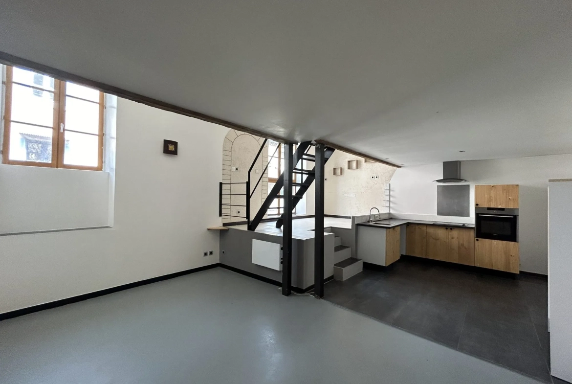 Appartement rénové de 60 m² à vendre au cœur de Privas - Garage et revenu locatif 
