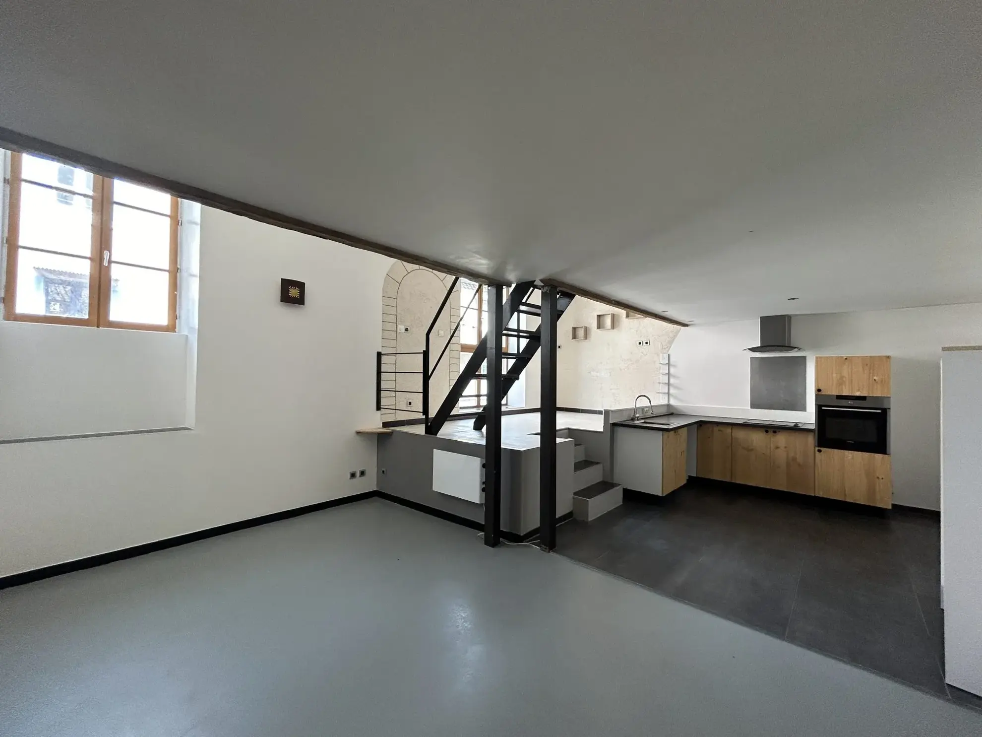 Appartement rénové de 60 m² à vendre au cœur de Privas - Garage et revenu locatif 