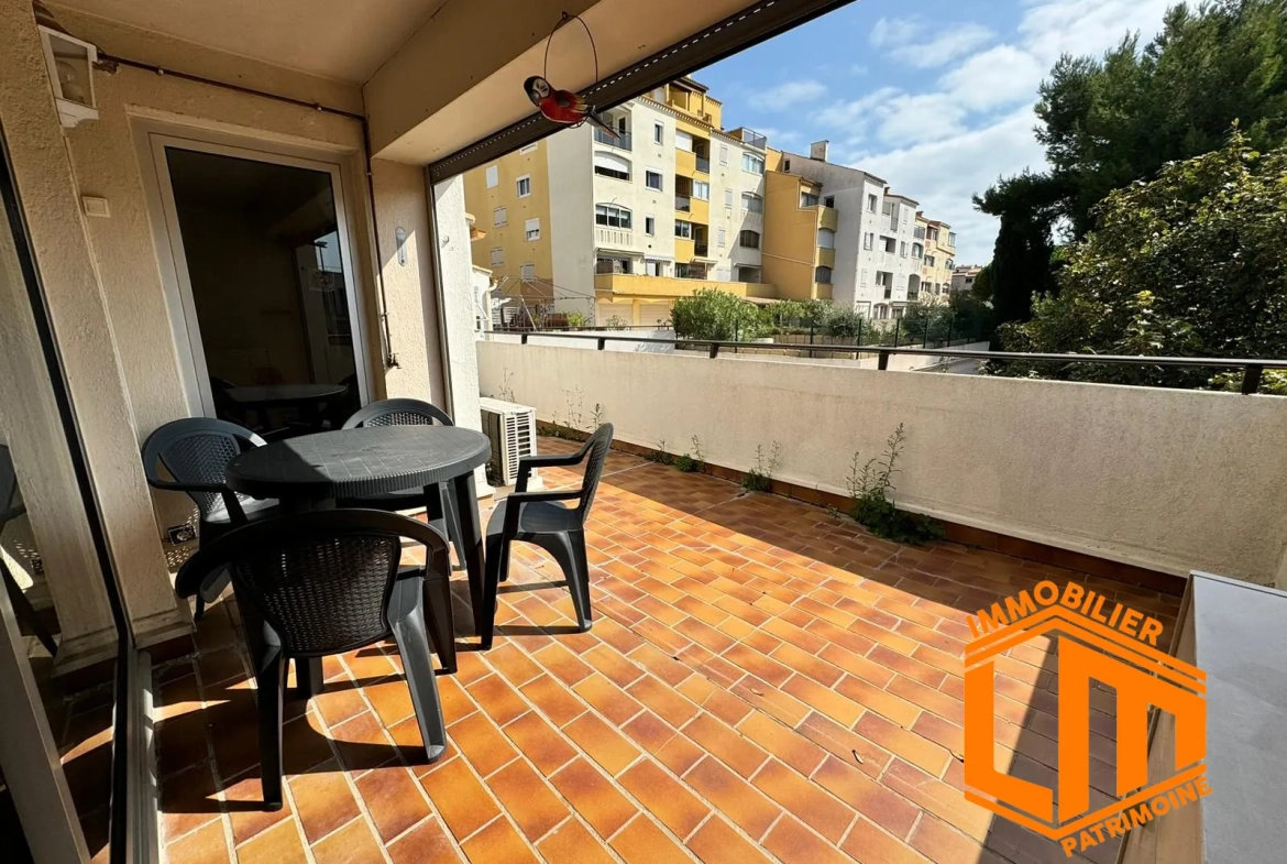 Terasse Appartement T2 avec terrasse au Centre Port d'Agde - Piscine et emplacement privilégié 