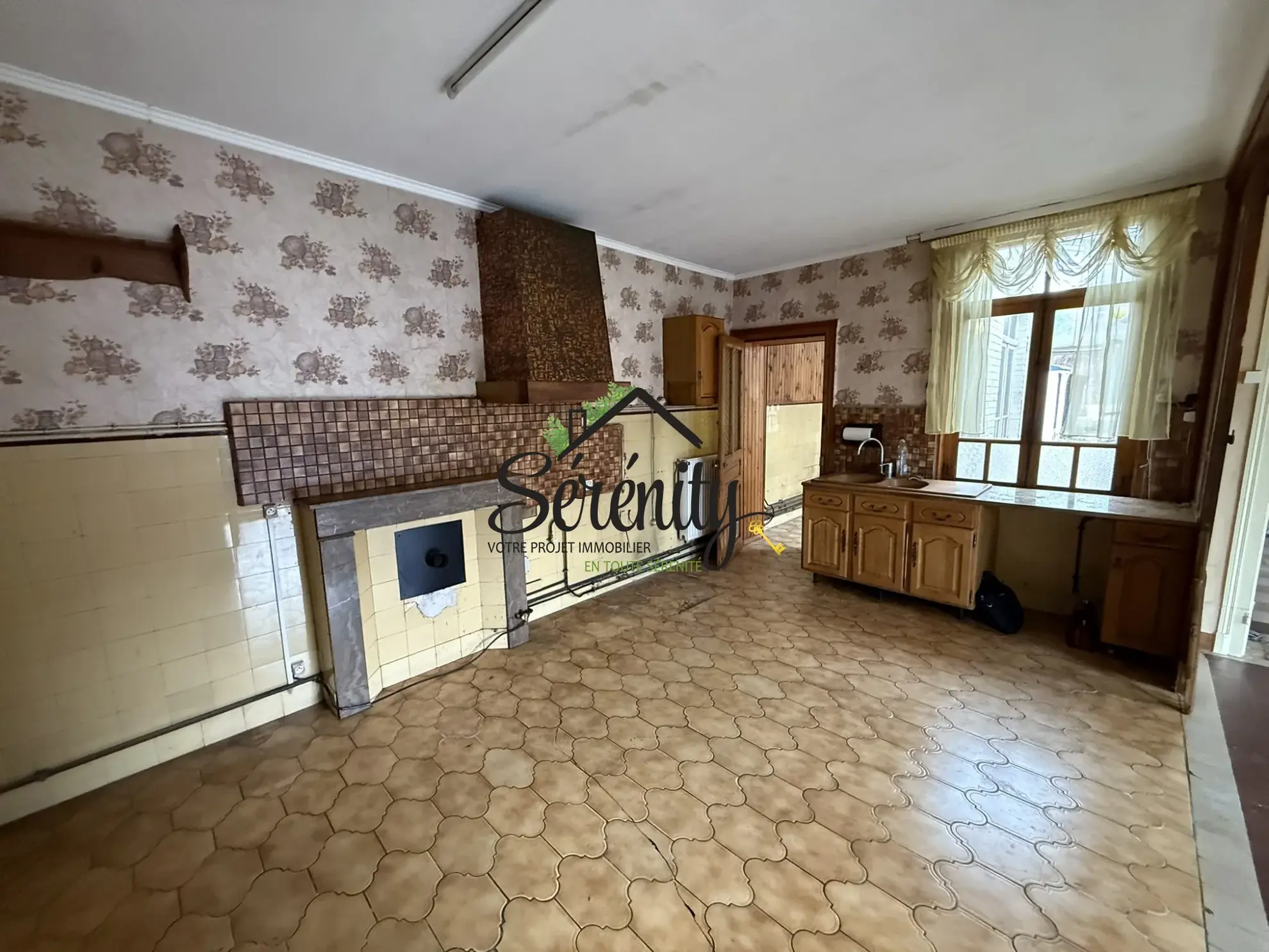 Maison de ville semi-individuelle avec potentiel à Solesmes de 145 m² 