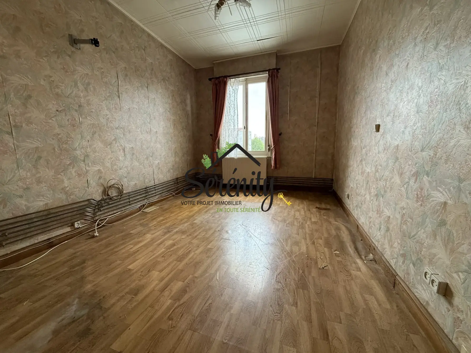 Maison de ville semi-individuelle avec potentiel à Solesmes de 145 m² 