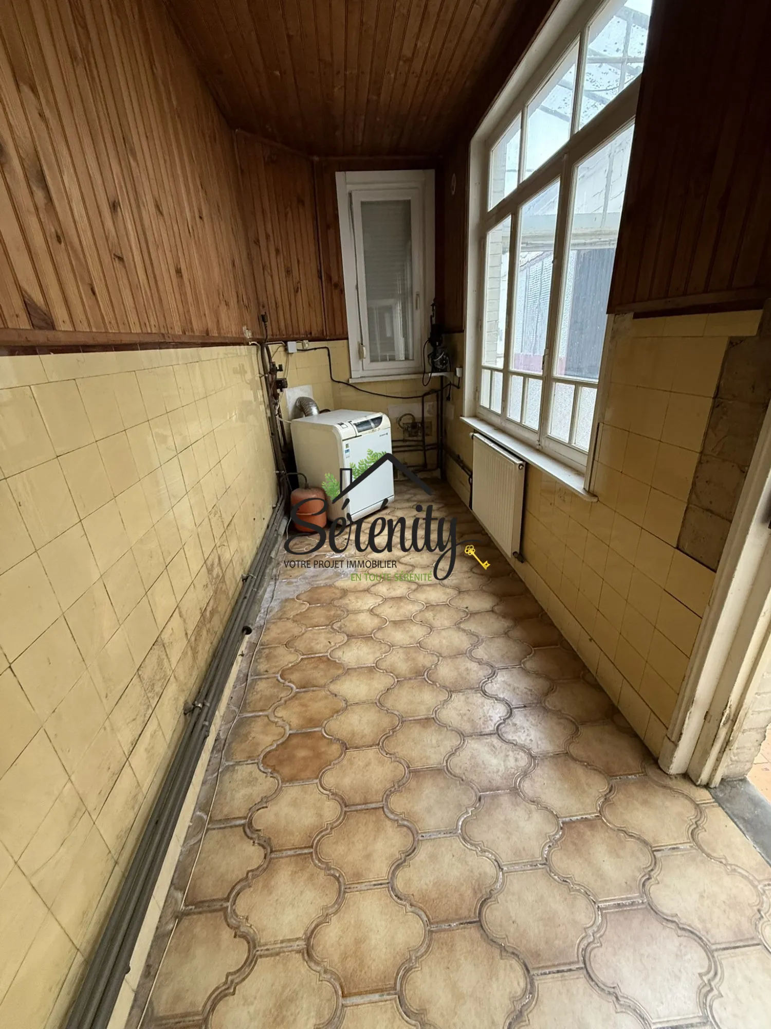 Maison de ville semi-individuelle avec potentiel à Solesmes de 145 m² 