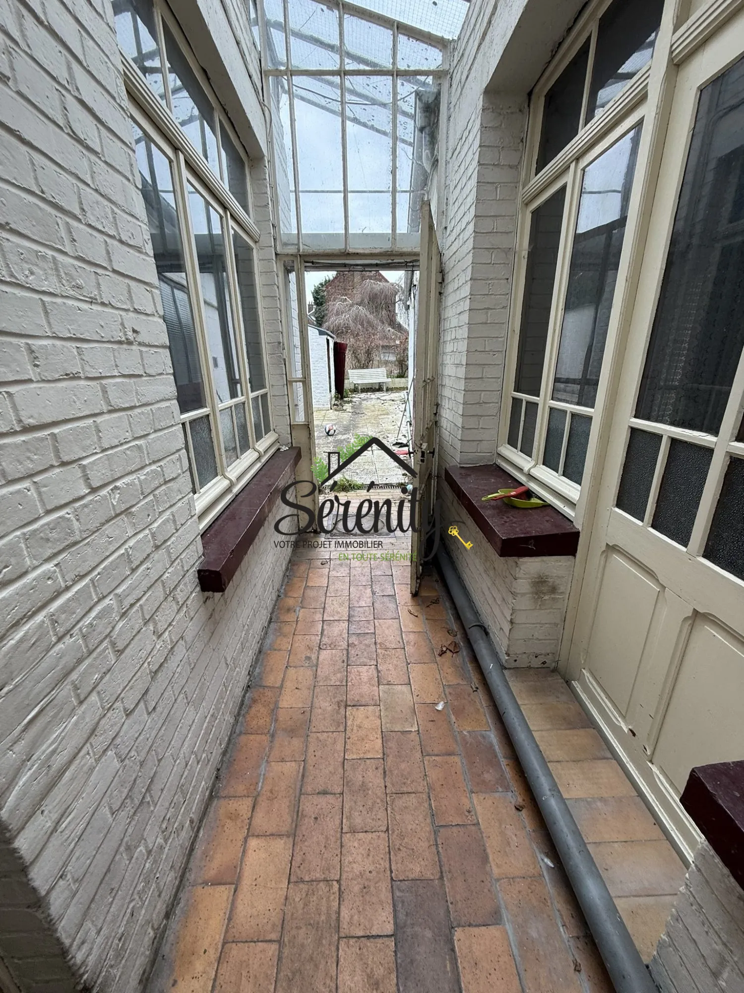 Maison de ville semi-individuelle avec potentiel à Solesmes de 145 m² 