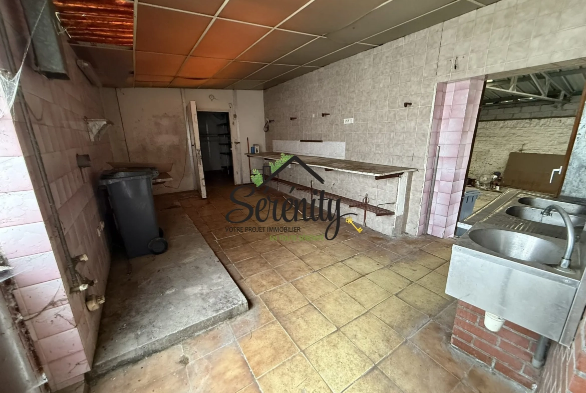 Maison de ville semi-individuelle avec potentiel à Solesmes de 145 m² 