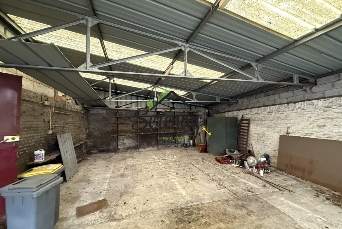 Maison de ville semi-individuelle avec potentiel à Solesmes de 145 m² 