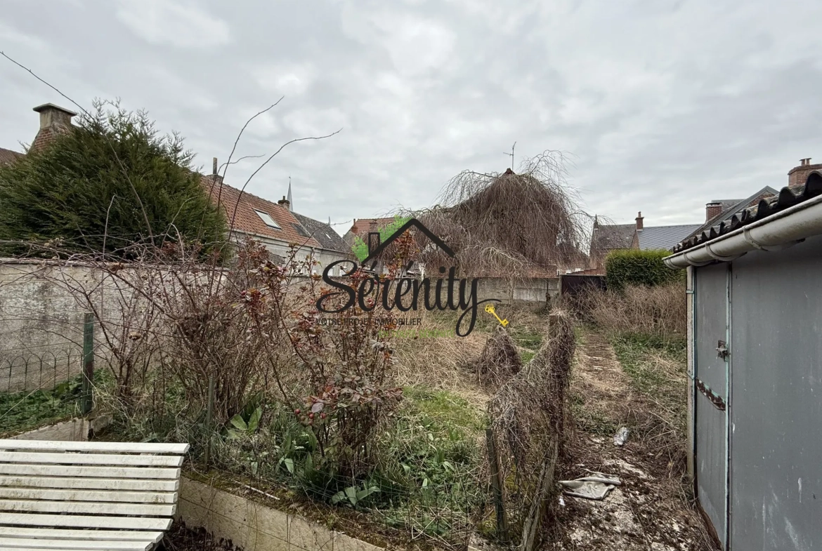 Maison de ville semi-individuelle avec potentiel à Solesmes de 145 m² 