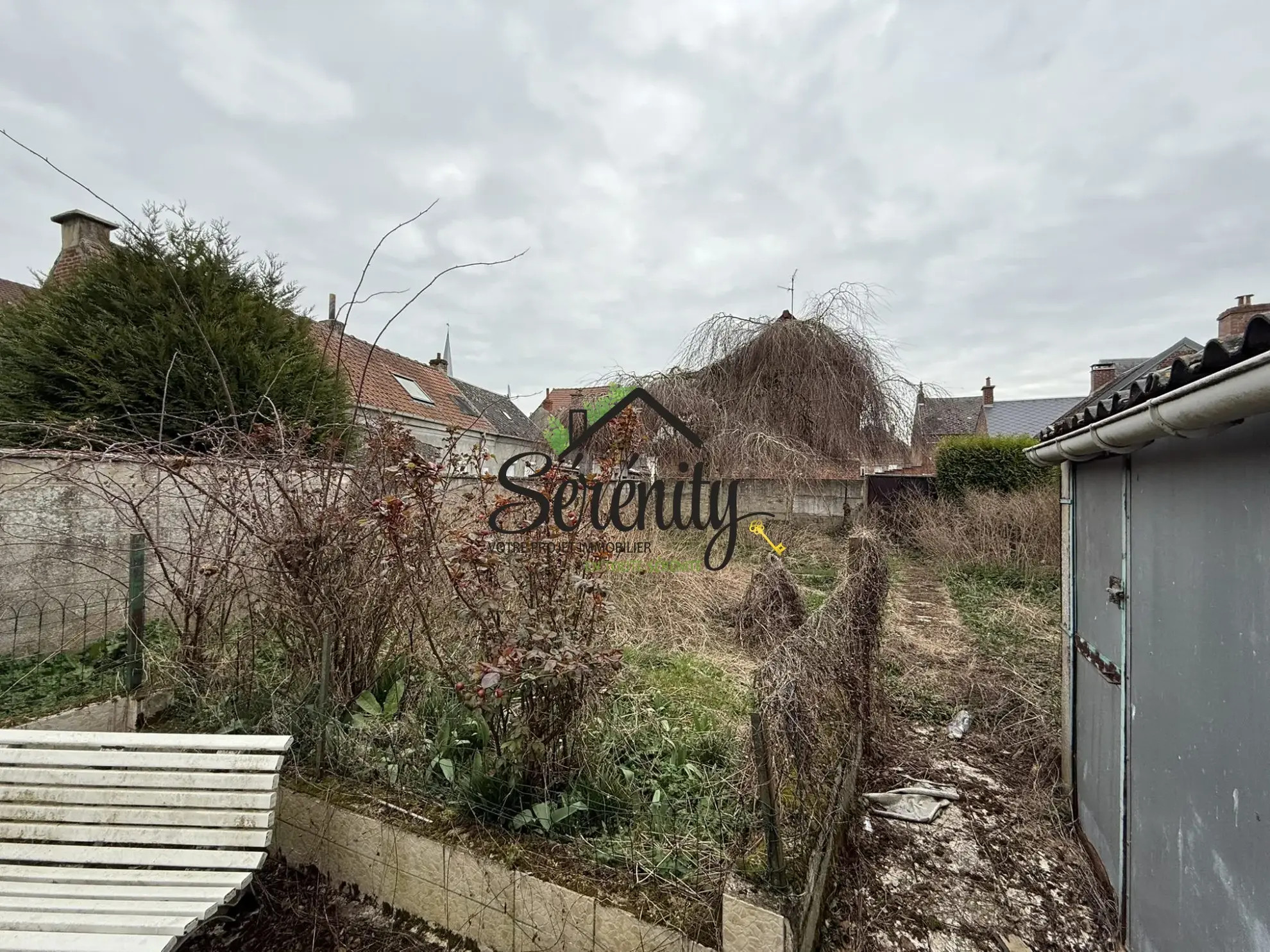 Maison de ville semi-individuelle avec potentiel à Solesmes de 145 m² 