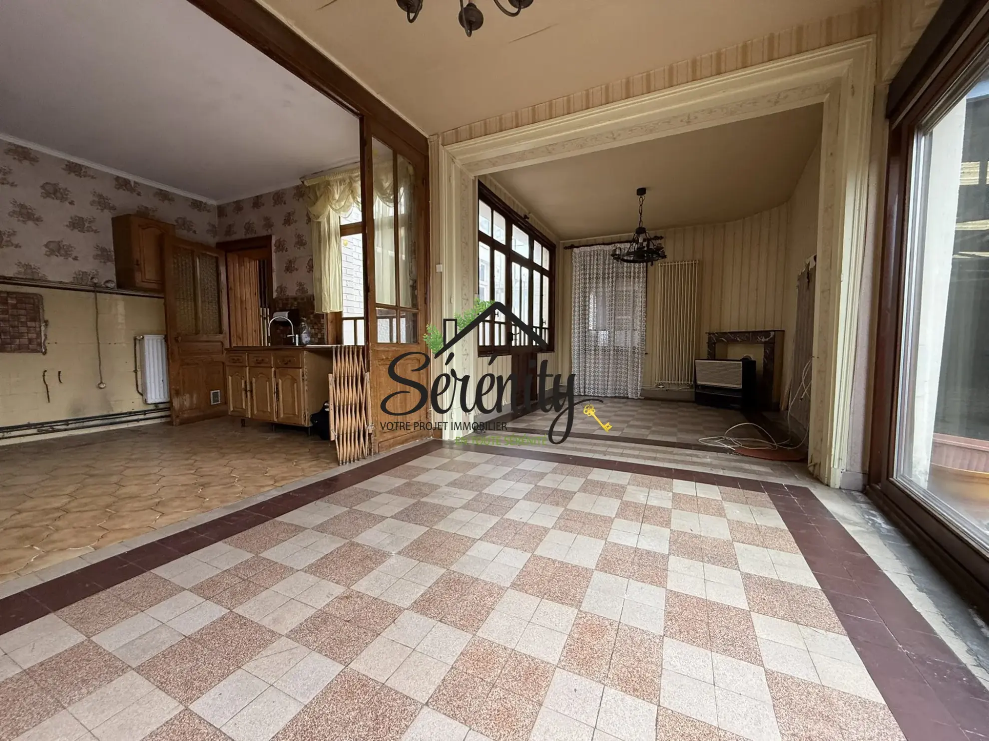 Maison de ville semi-individuelle avec potentiel à Solesmes de 145 m² 