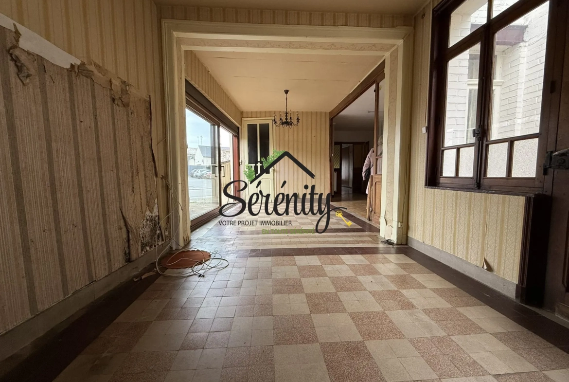 Maison de ville semi-individuelle avec potentiel à Solesmes de 145 m² 